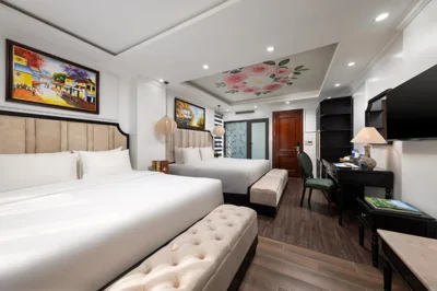 Chambre Familiale avec balcon — Golden Legend Palace Hotel & Travel